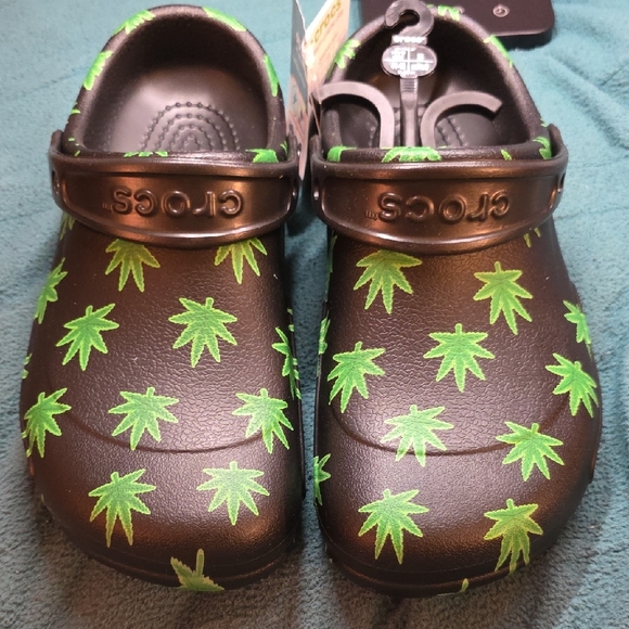 CROCS Black Clogs with Green Leaf Design - Picture 6 of 9